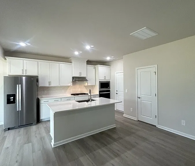 1033 Saint Lawrence Dr — Photo 5