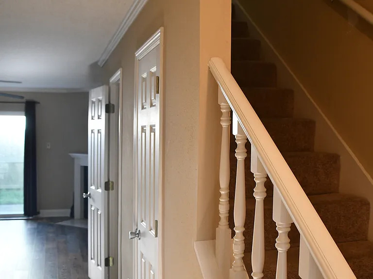 913 W Rothland St #6-A — Photo 7