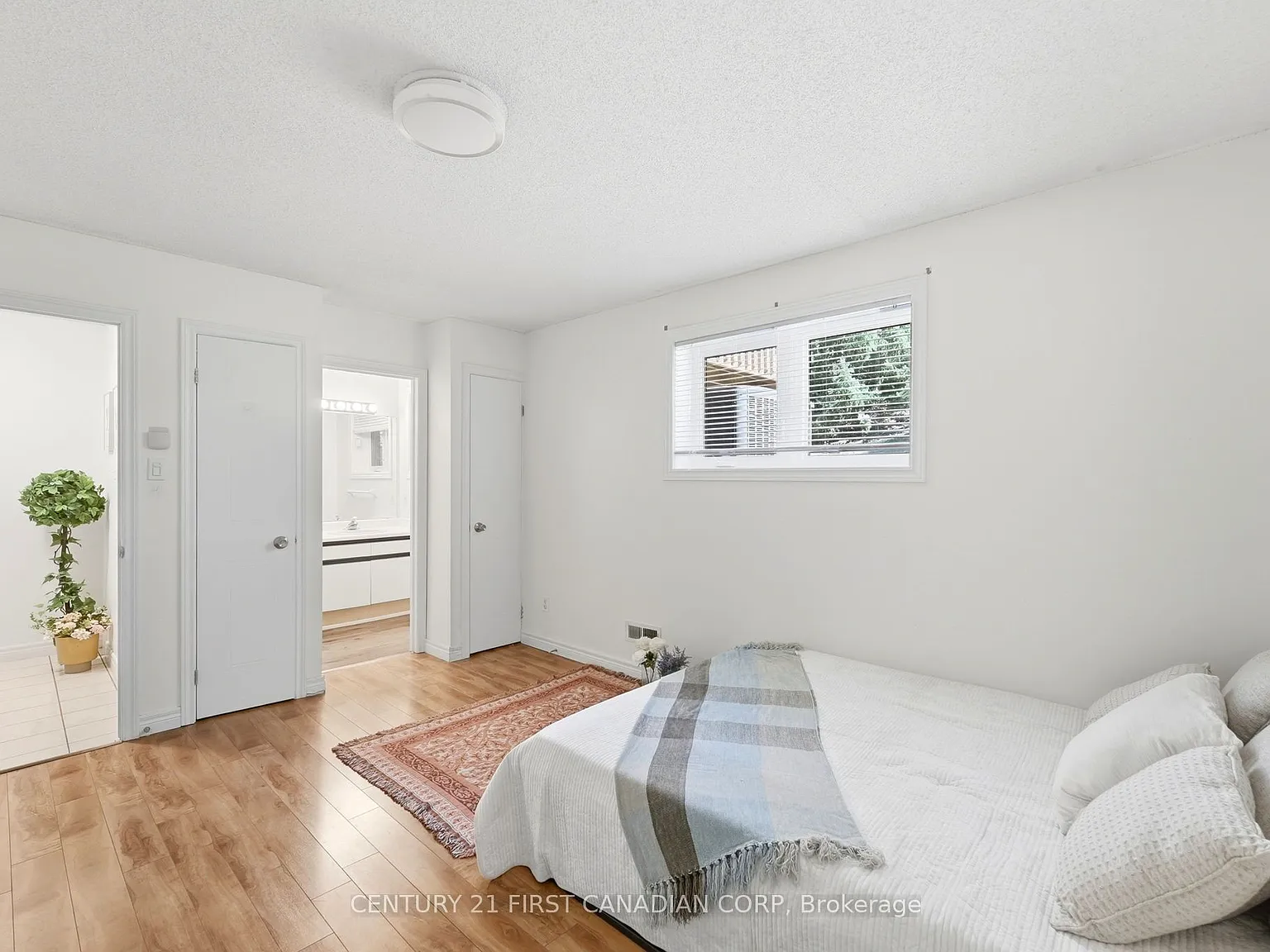 4 bed, $2,800 — Photo 4