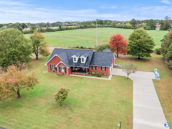 220 Santileon Ln, Rainsville, AL 35986