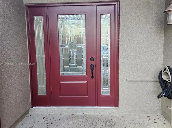 11130 N Lakeview Dr #1, Hollywood, FL 33026