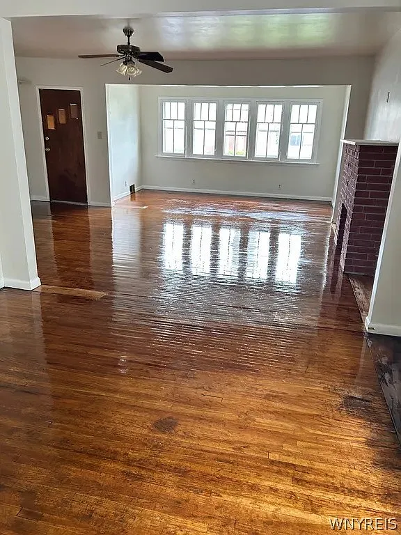 3 bed, 1.0 bath, 2740 sqft, $1,600 — Photo 2
