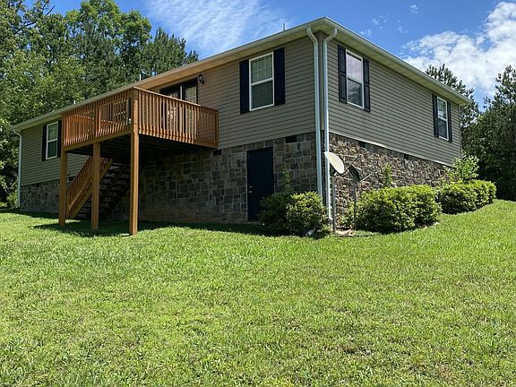 3rd image of 112 Greenbriar Trl NE