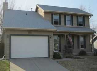1222 Cadwell Dr, Bloomington, IL