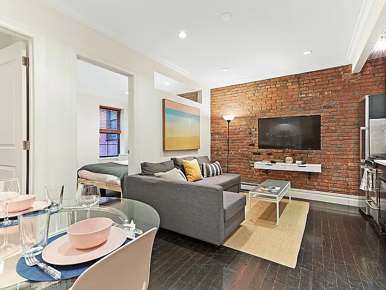 412 W 36th St #2B — Photo 1