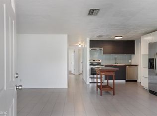 2616R Grand Cayman St, Sarasota, FL 34231