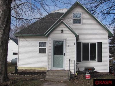104 Summit Ave, Hanska, MN, 56041