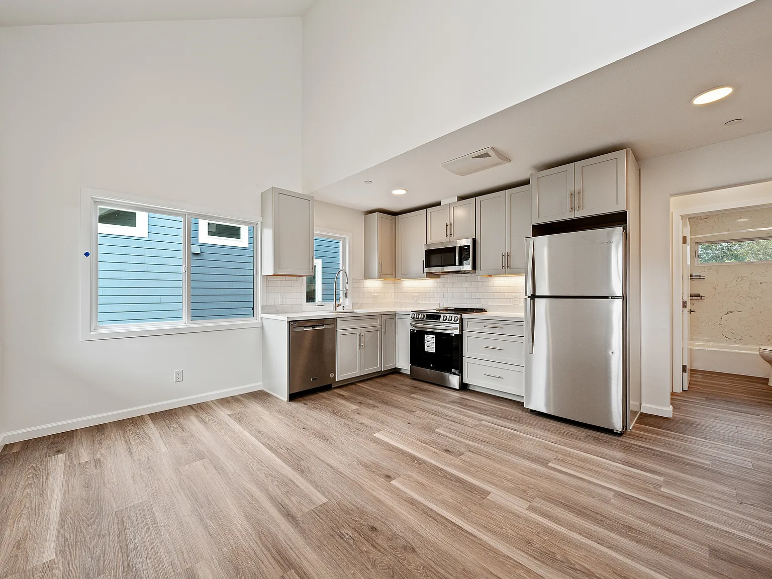 2 bed, $2,350 — Photo 3