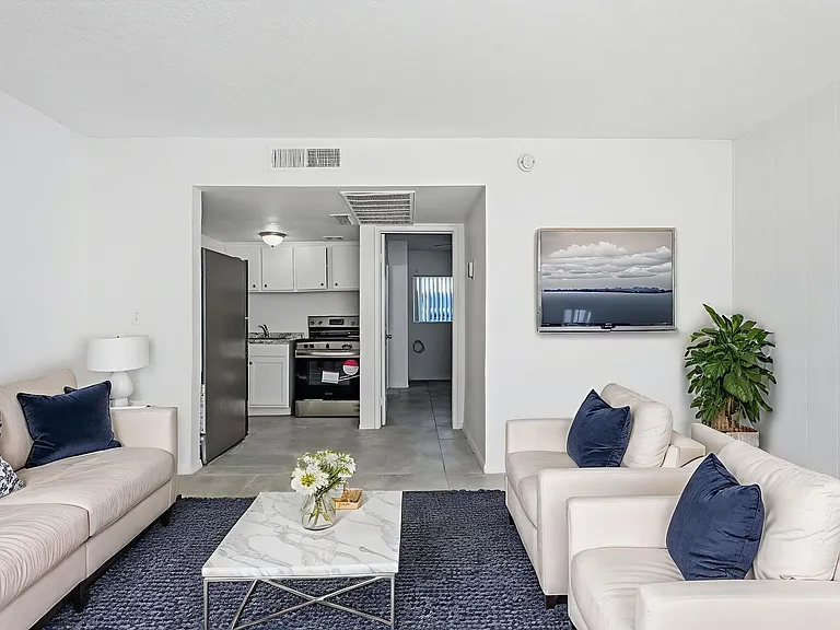 6236 N Black Canyon Hwy — Photo 4