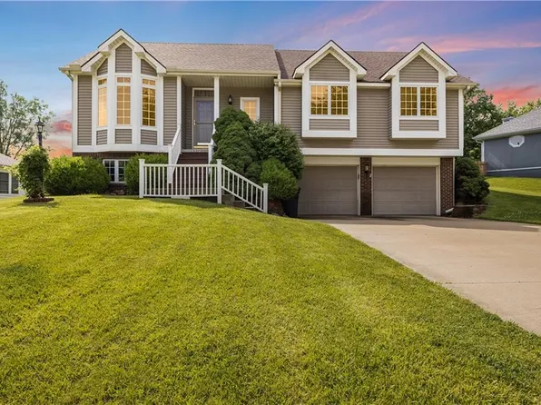 4512 N Heatherwood Dr, Saint Joseph, MO 64506