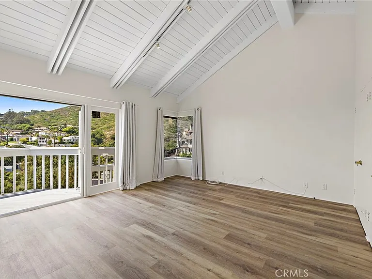 665 Temple Hills Dr — Photo 20