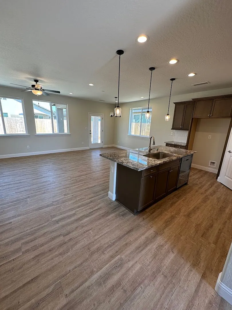 Price Drop!! Brand new home! — Photo 2