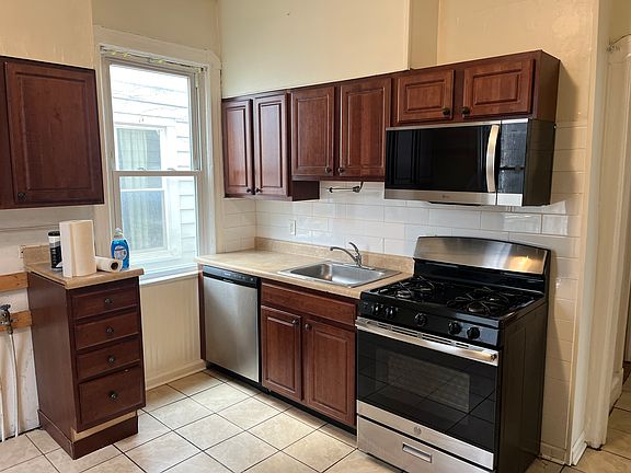 2nd image of 136 Park Pl Floor 1