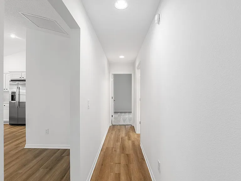 Hallway to the 2nd bedroom and the 2nd bathroom