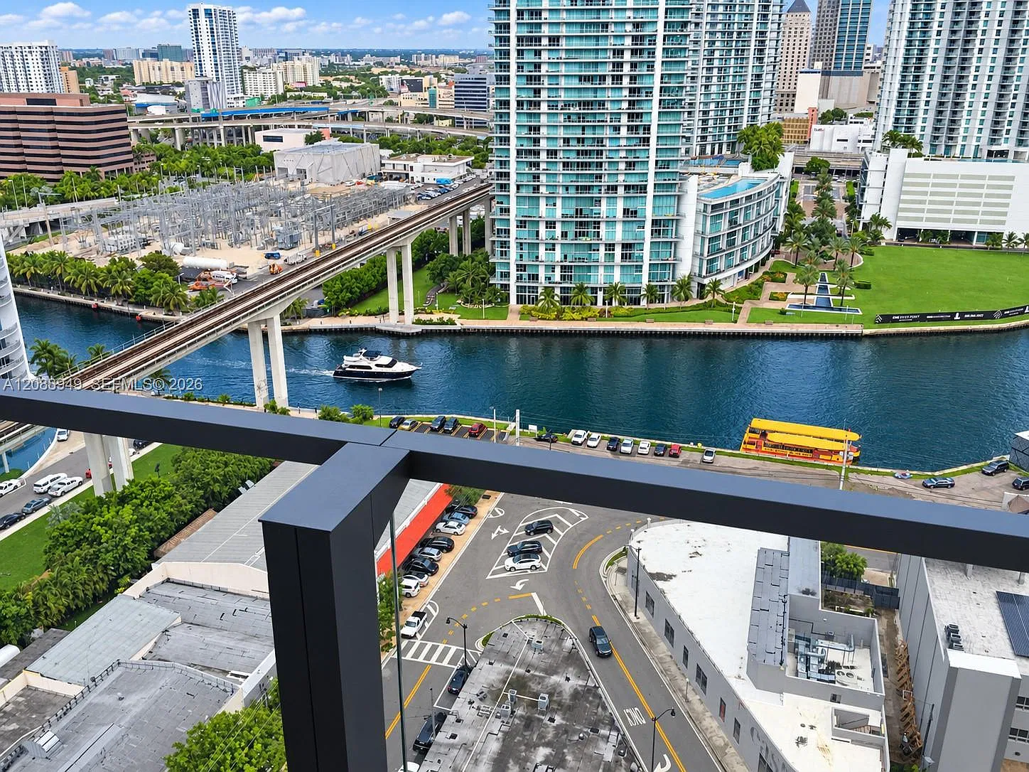 Rise Condo — Photo 3