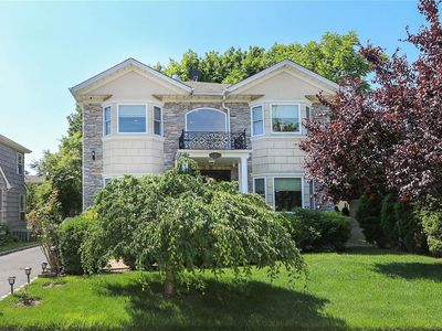 18 Woodward Street, Roslyn Heights, NY, 11577