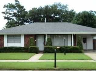 1932 Green Oak Dr, Gretna, LA 70056
