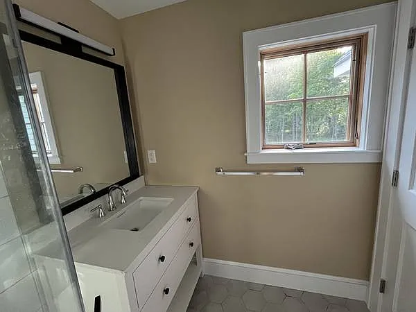 Master bath photo 2