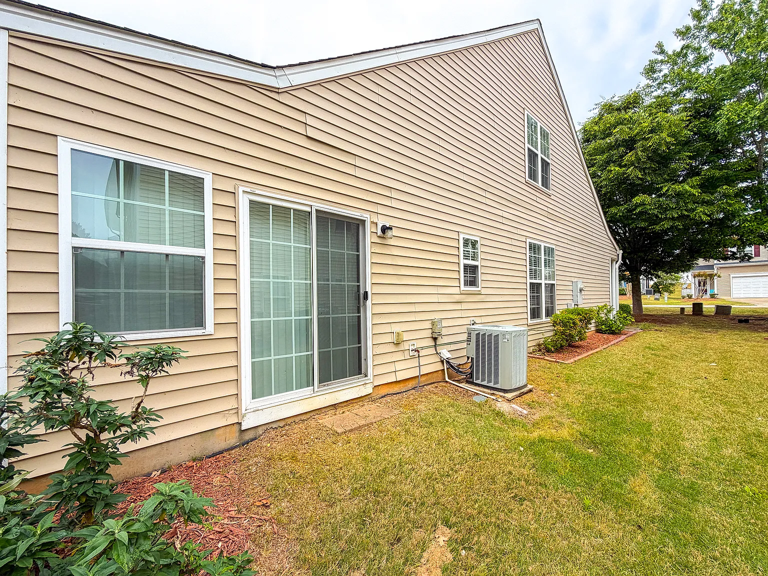 521 Woodson Dr — Photo 3