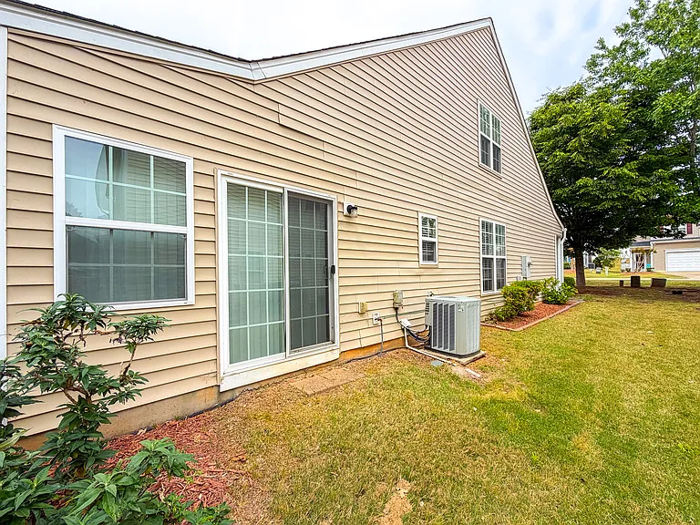 521 Woodson Dr — Photo 3