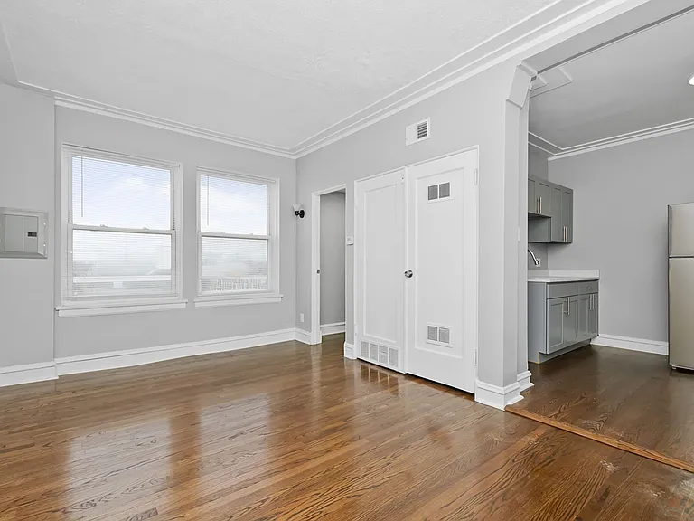 2324 W 111th St — Photo 5