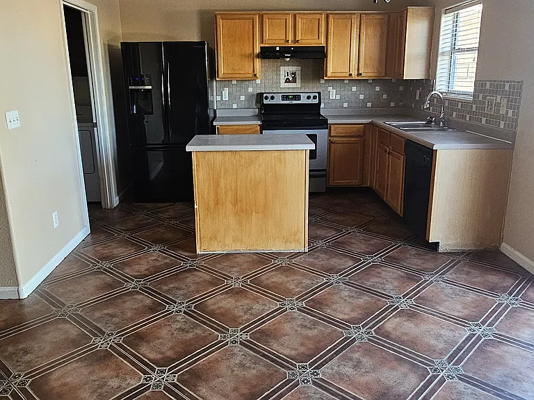 1422 E Avenida Isabela — Photo 5