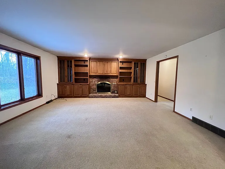 486 Ashton Ct SE — Photo 2