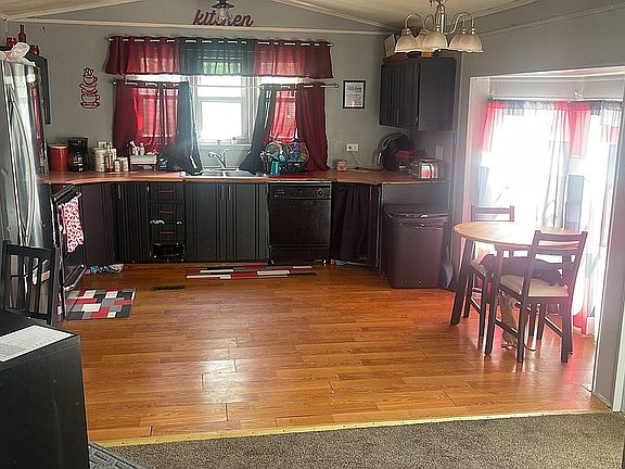 Kitchen/eating area 