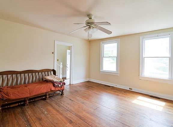 2nd image of 531 W Washington St