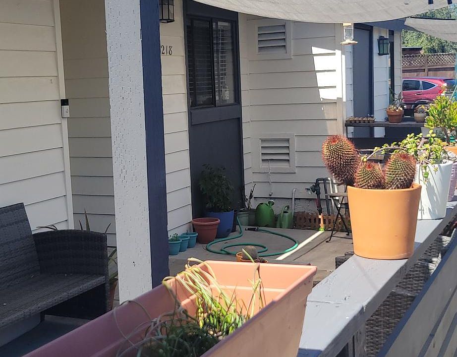 Front Porch entrance area of Apartment # 3218