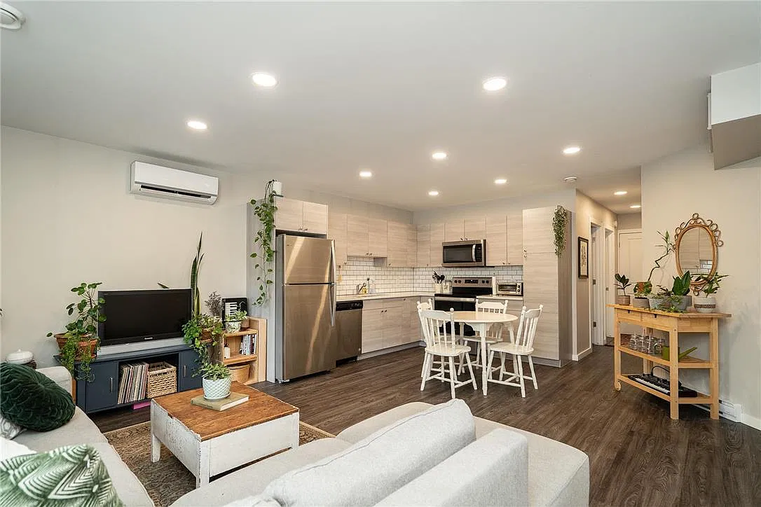 427 Saint Jean Baptiste Street - 1 (main floor) — Photo 3