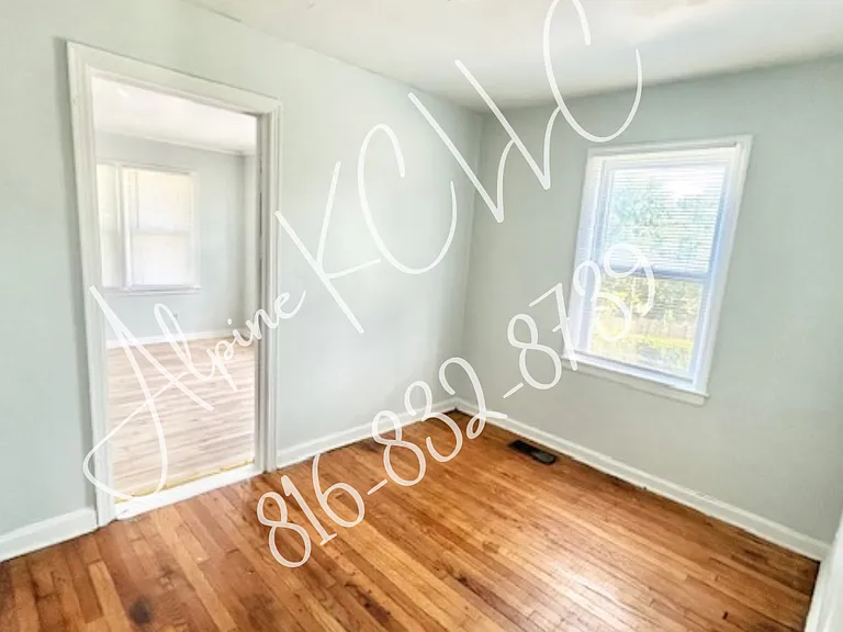 4447 Askew Ave — Photo 8