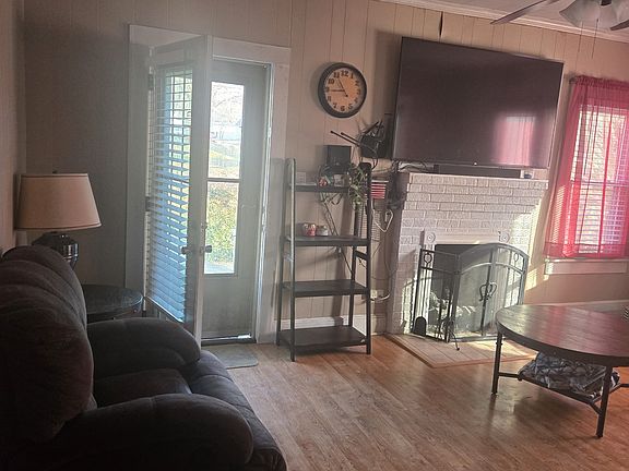 5th image of 2205 W Wood St