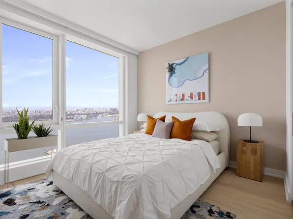 555 West 38th Street image 2 of 13