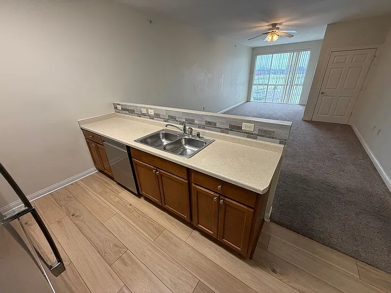 Uptown Brass Apartments — Photo 5