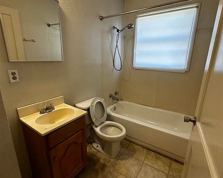 3020 Stearns Ave — Photo 6
