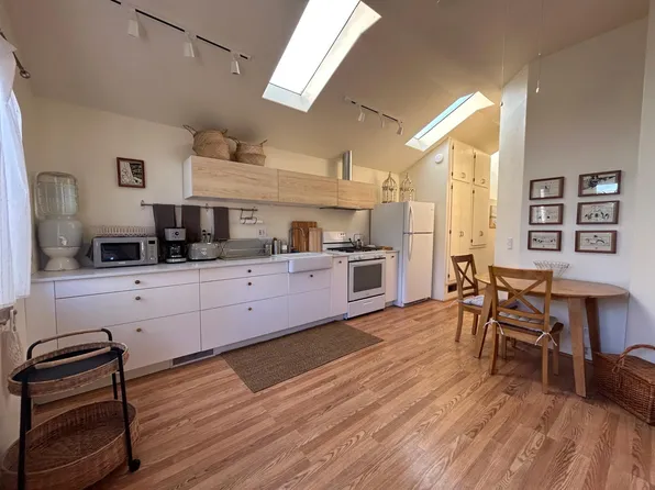102 Laguna Pl, Salinas, CA 93908