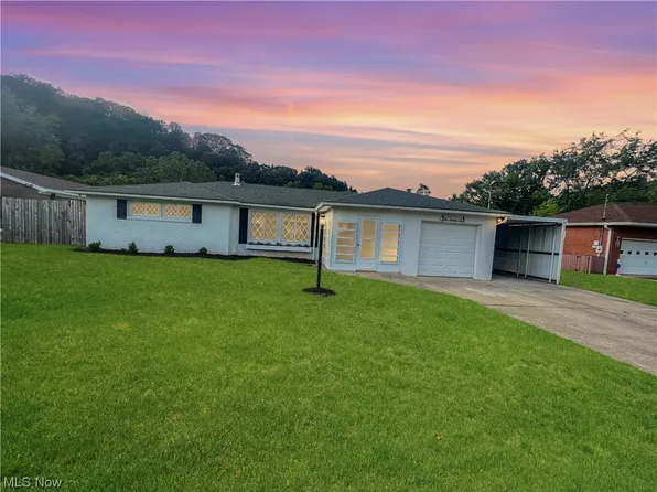 110 Green Acres Dr, Wellsburg, WV 26070