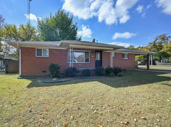 101 8th St, Mena, AR 71953