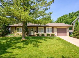 1430 Meyer Rd, Hoffman Estates, IL 60169