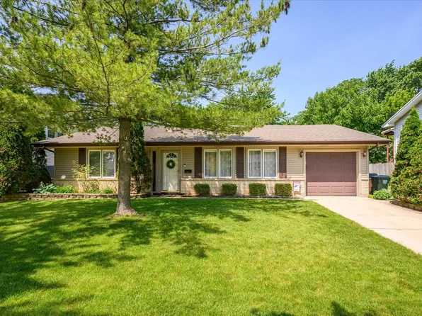 1430 Meyer Rd, Hoffman Estates, IL 60169