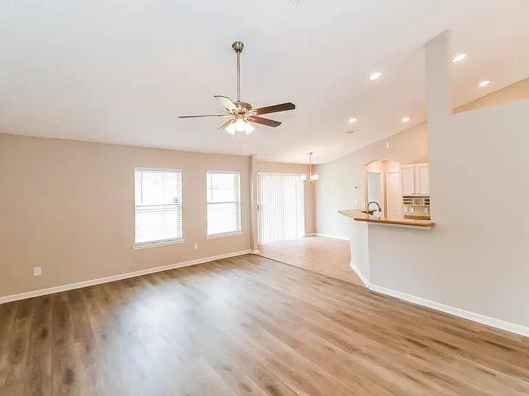 1266 Summit Oaks Dr E — Photo 5