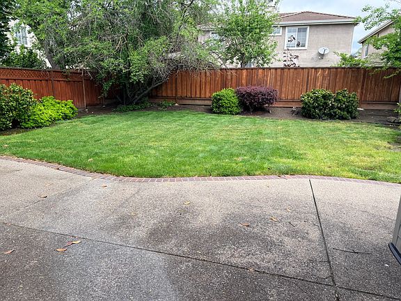 3rd image of 121 Gerbera St