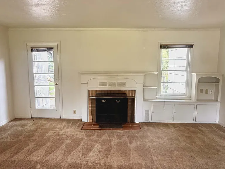 2585 Sierra Blvd — Photo 6