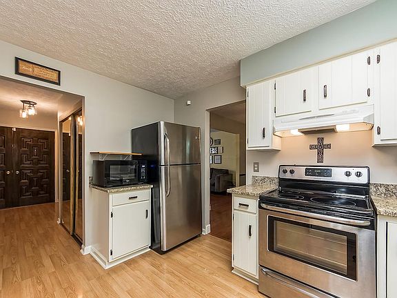 5th image of 10311 N Crosset Hill Dr