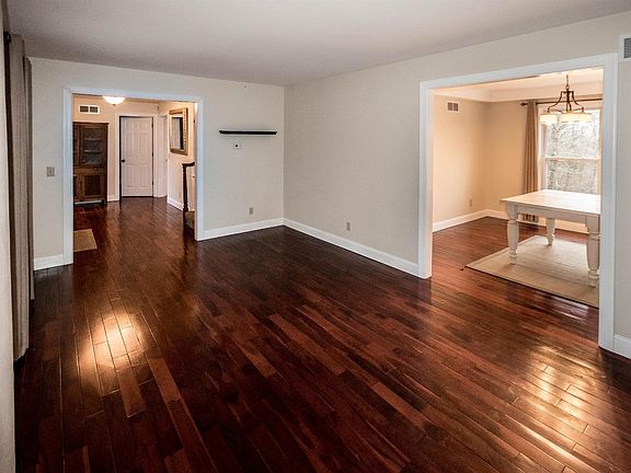 5th image of 1017 McBurney Dr