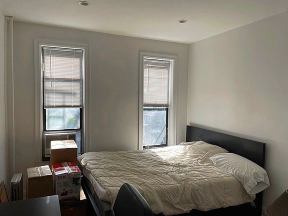 3rd image of 227 Kingsland Ave APT 12