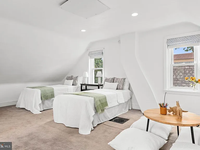 212 E Benezet St — Photo 27
