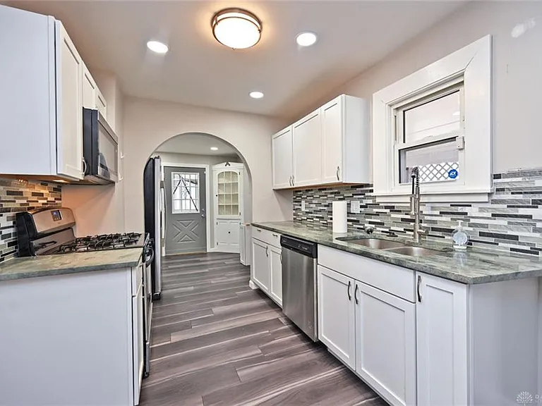2368 Fauver Ave — Photo 11