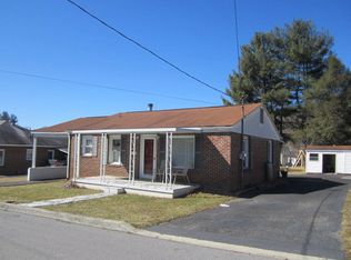 114 1st Ave, Richlands, VA 24641